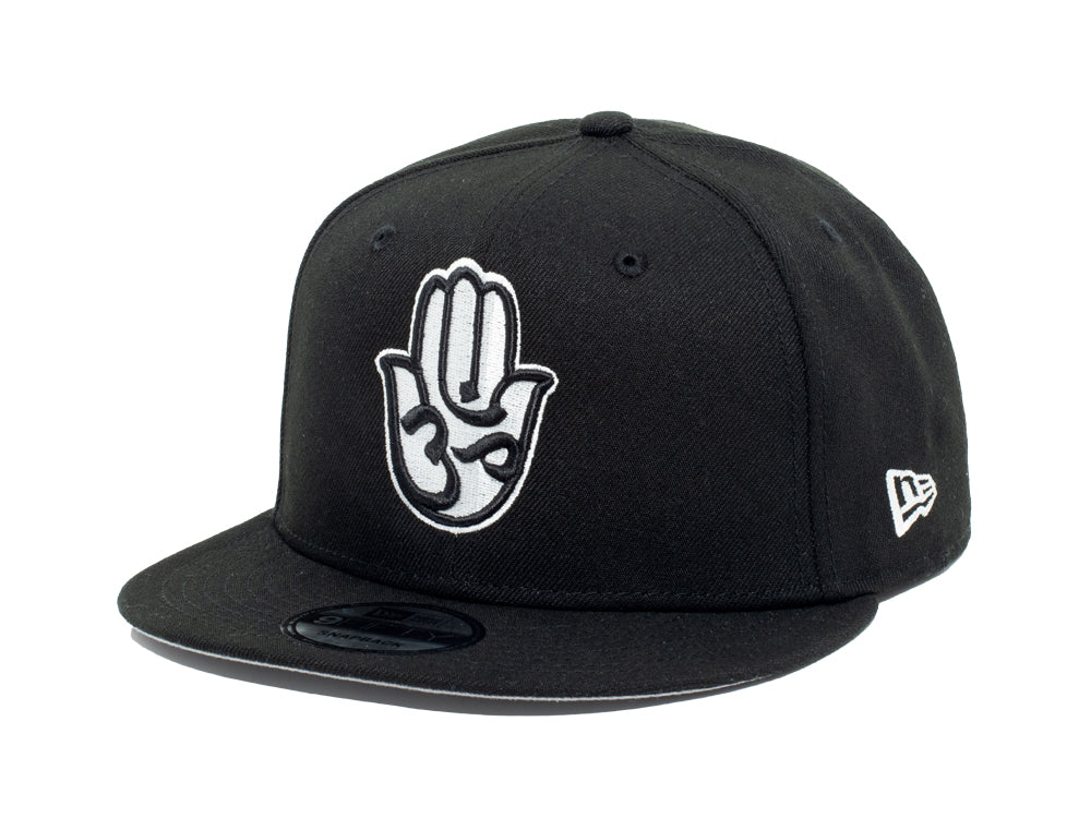 CLASSIC SNAPBACK BLACK/WHITE