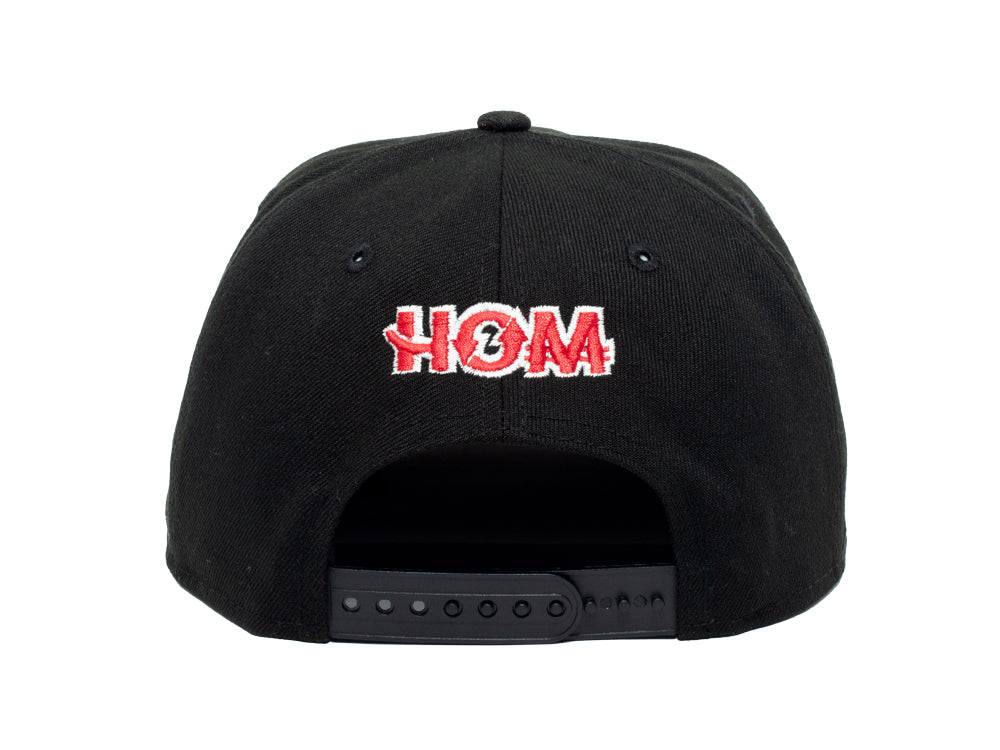 SNAPBACK CLÁSICO NEGRO/BLANCO/ROJO