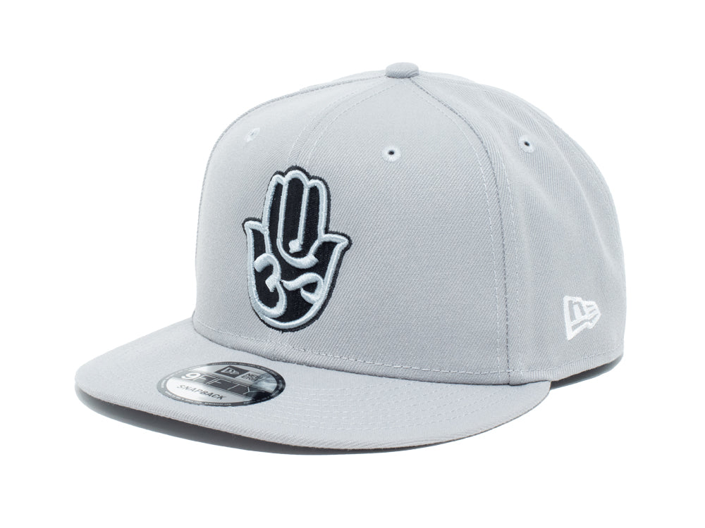 SNAPBACK CLÁSICO GRIS/NEGRO