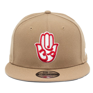 CLASSIC SNAPBACK TAN/WHITE/RED