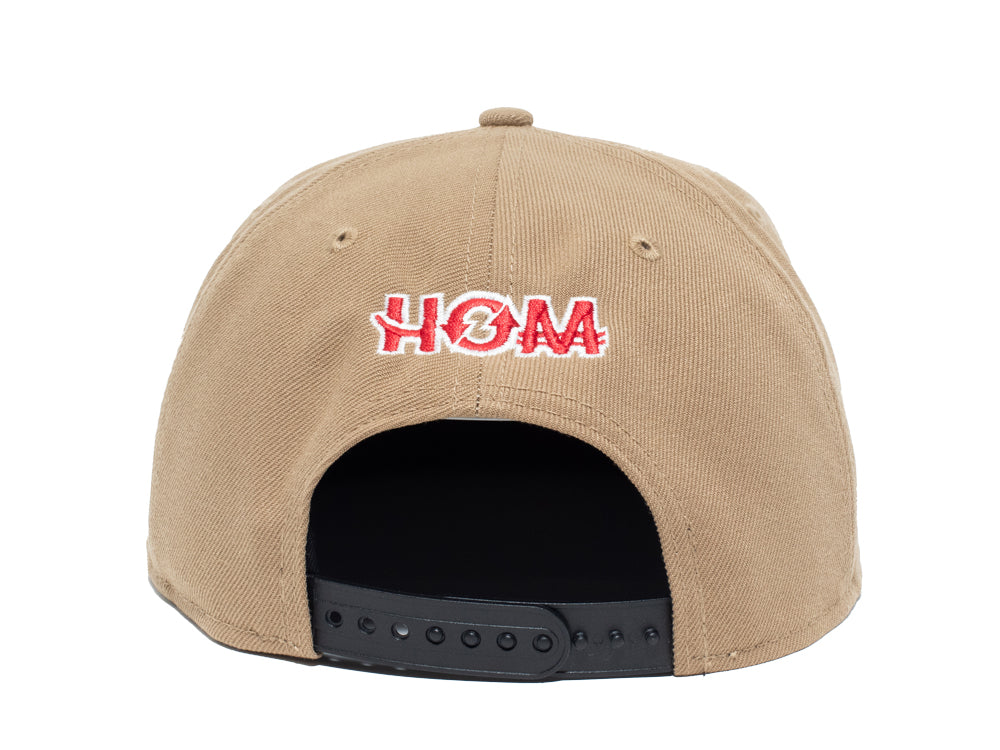 CLASSIC SNAPBACK TAN/WHITE/RED