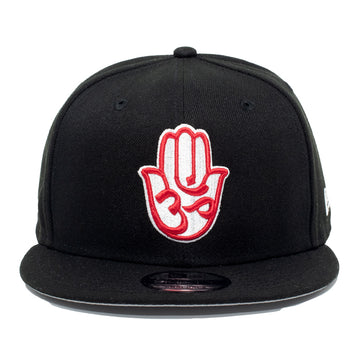 SNAPBACK CLÁSICO NEGRO/BLANCO/ROJO