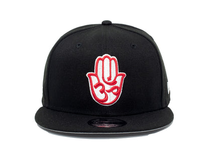 SNAPBACK CLÁSICO NEGRO/BLANCO/ROJO